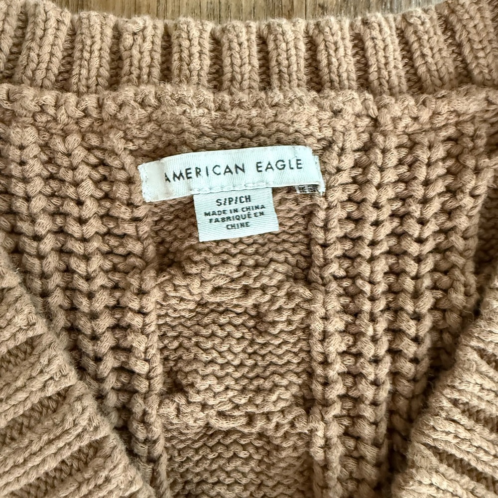 American Eagle Textured Tan V-Neck Cable Knit Sweater Vest Size Small - Picture 2 of 4